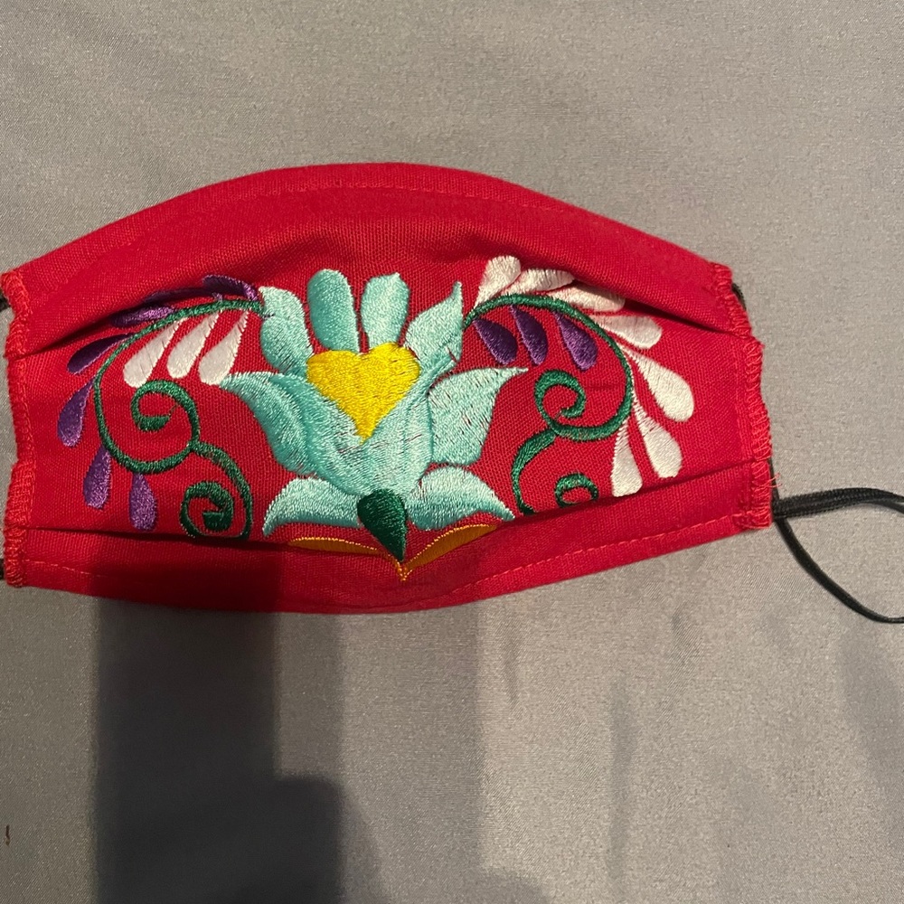 Embroidered face mask - Picture 5 of 12